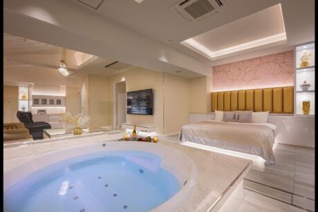 The GRAF が贈るホワイトデーの“贈り物”